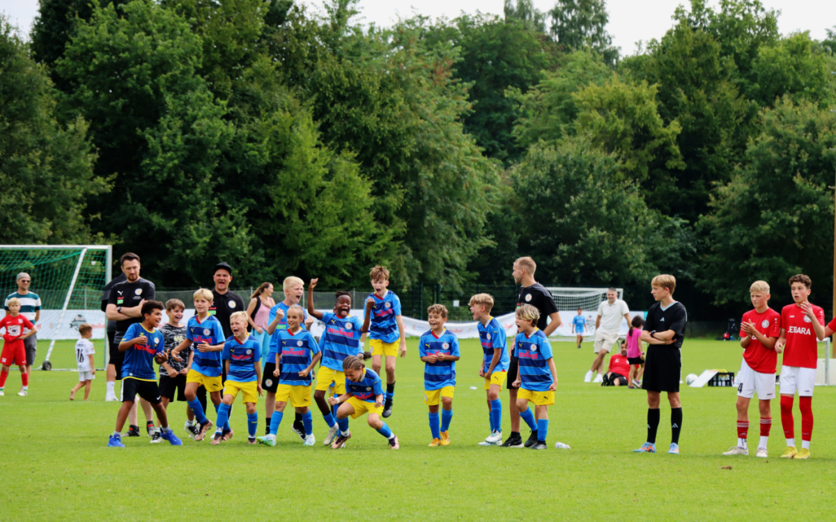 New Yorker Next Generation Cup: Mehr als 30 Mannschaften und Autogrammstunde mit Eintracht-Profis bei Braunschweiger Jugendturnier