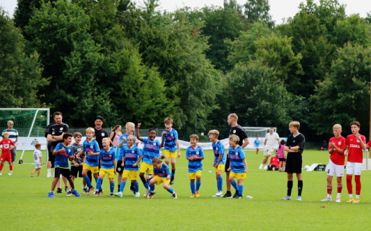 New Yorker Next Generation Cup: Mehr als 30 Mannschaften und Autogrammstunde mit Eintracht-Profis bei Braunschweiger Jugendturnier