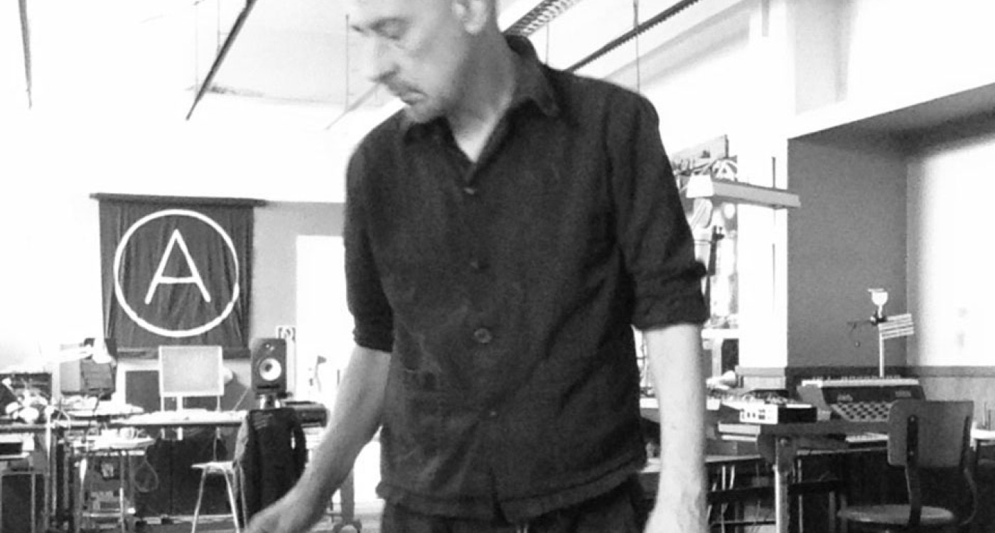 Nicht nur Anti-Pop, der Ketten sprengt: Christian Riebe aus Hannover und Golden Jet begeistern mit Industrial-LP