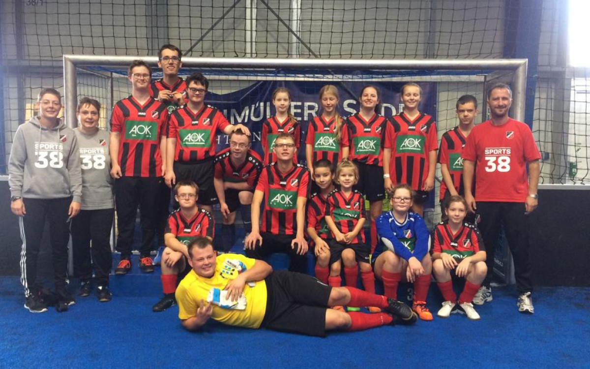 Nie war es so einfach, Kinder zu trainieren - Rosi Feierabend betreut die Inklusionsmannschaft der JSG Gifhorn Nord