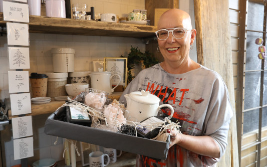 Nie war Schenken so leicht wie durch Culinari: Gifhorns Feinkostladen erweitert das Sortiment um Porzellan und Accessoires