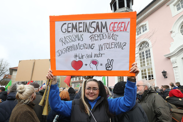 Mehr als 2000 Menschen demonstrieren auf Gifhorns Marktplatz gegen Rechtsextremismus – mit großer KURT-Bildergalerie