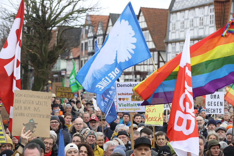 Mehr als 2000 Menschen demonstrieren auf Gifhorns Marktplatz gegen Rechtsextremismus – mit großer KURT-Bildergalerie
