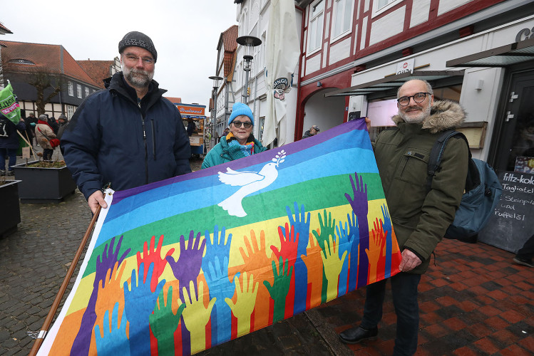 Mehr als 2000 Menschen demonstrieren auf Gifhorns Marktplatz gegen Rechtsextremismus – mit großer KURT-Bildergalerie