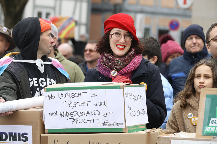 Mehr als 2000 Menschen demonstrieren auf Gifhorns Marktplatz gegen Rechtsextremismus – mit großer KURT-Bildergalerie