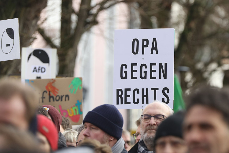 Mehr als 2000 Menschen demonstrieren auf Gifhorns Marktplatz gegen Rechtsextremismus – mit großer KURT-Bildergalerie