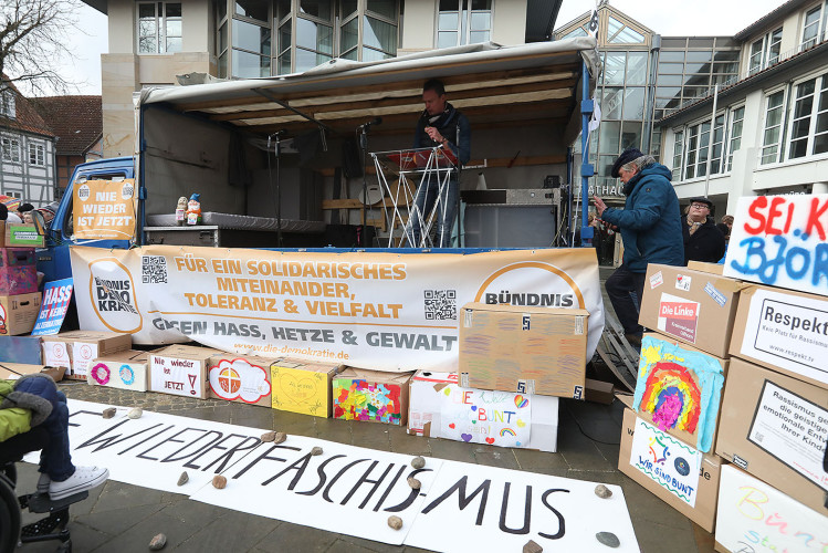 Mehr als 2000 Menschen demonstrieren auf Gifhorns Marktplatz gegen Rechtsextremismus – mit großer KURT-Bildergalerie