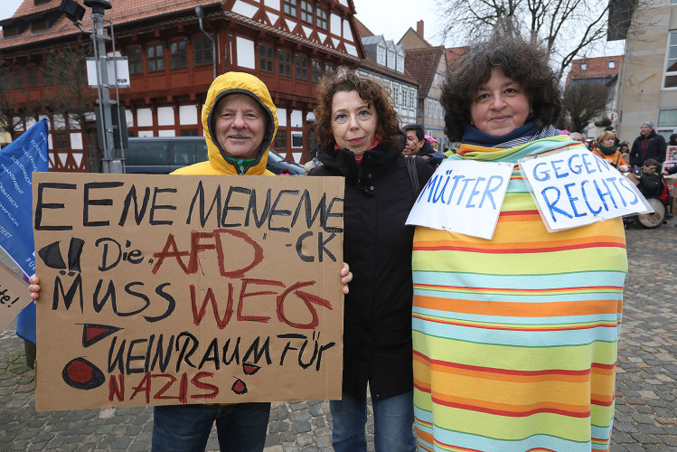 Mehr als 2000 Menschen demonstrieren auf Gifhorns Marktplatz gegen Rechtsextremismus – mit großer KURT-Bildergalerie