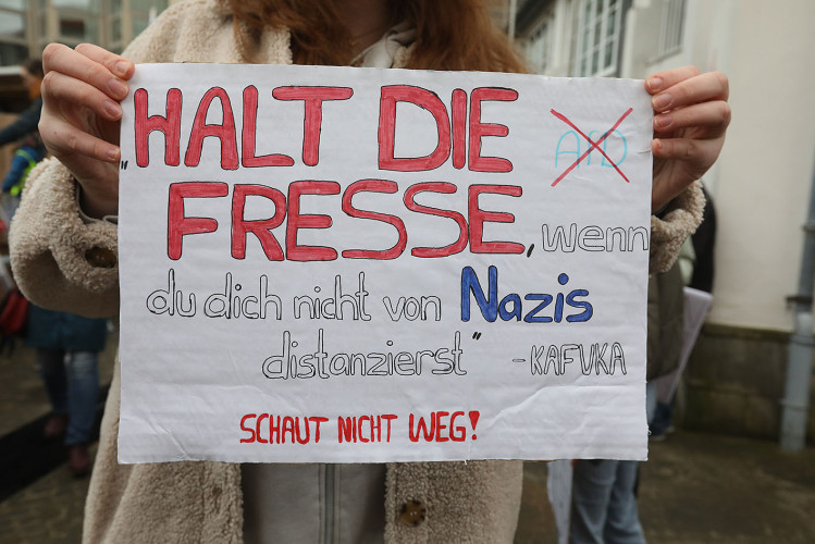 Mehr als 2000 Menschen demonstrieren auf Gifhorns Marktplatz gegen Rechtsextremismus – mit großer KURT-Bildergalerie