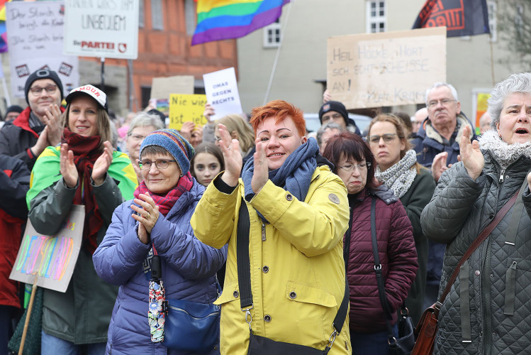 Mehr als 2000 Menschen demonstrieren auf Gifhorns Marktplatz gegen Rechtsextremismus – mit großer KURT-Bildergalerie