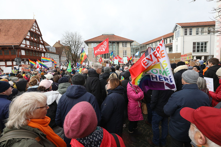 Mehr als 2000 Menschen demonstrieren auf Gifhorns Marktplatz gegen Rechtsextremismus – mit großer KURT-Bildergalerie