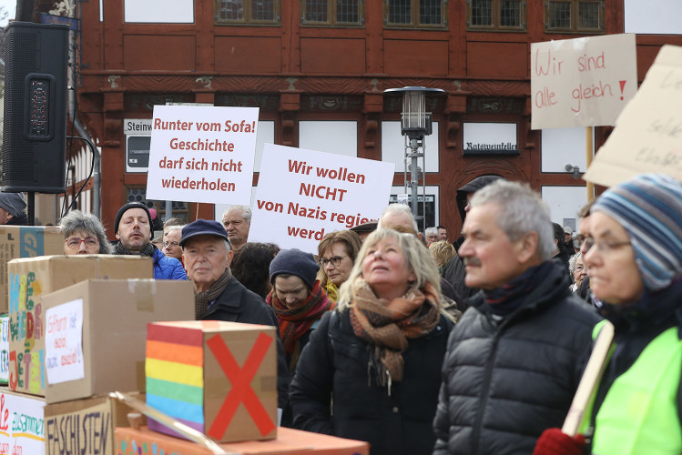 Mehr als 2000 Menschen demonstrieren auf Gifhorns Marktplatz gegen Rechtsextremismus – mit großer KURT-Bildergalerie