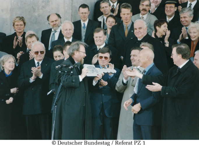 Nur einen Schritt hinter der Macht, jetzt im Ruhestand: Frank Behling beschützte mehr als 30 Jahre die Mächtigen wie Altkanzler Schröder