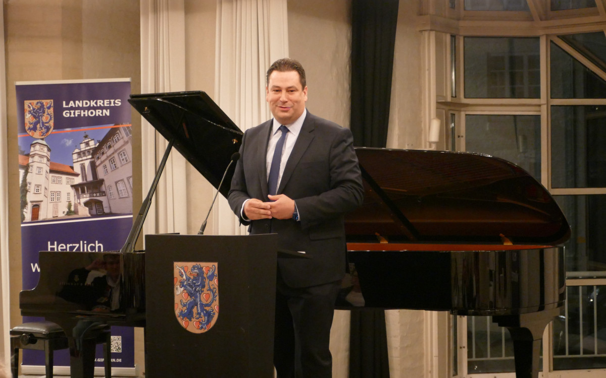 Offizielle Amtseinführung im Rittersaal: Tobias Heilmann ist Gifhorns neuer Landrat