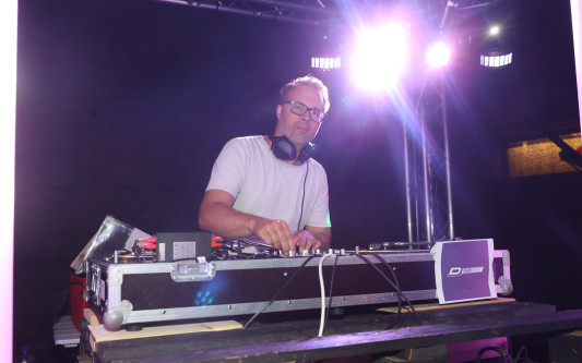 Old-School-Sounds mit DJ Deekovizzle: In der Steinweg-Passage geht's auf dem Gifhorner Altstadtfest hoch her