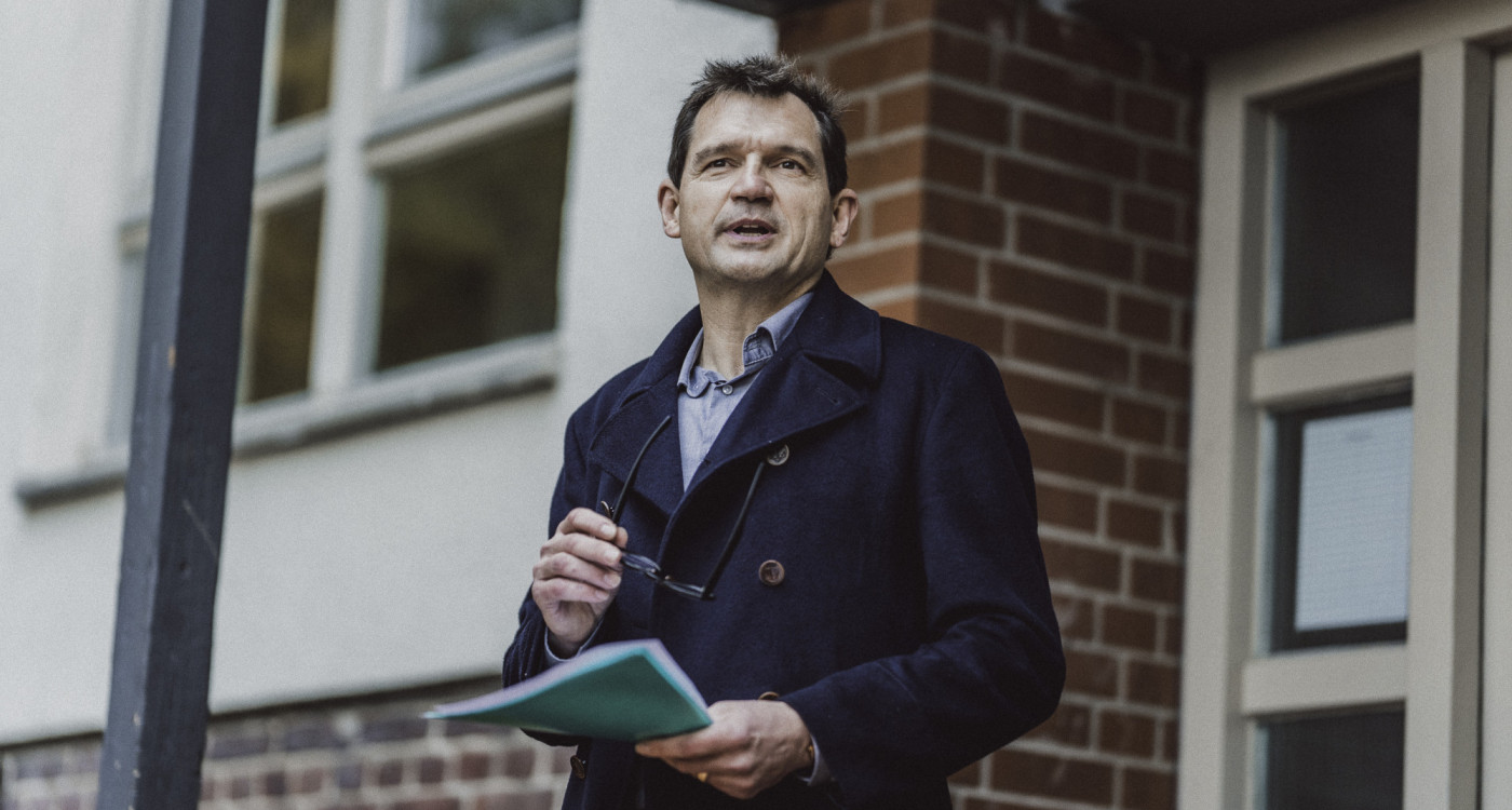 Opfer gedenken, Täter aufdecken: Historiker Dr. Steffen Meyer erzählt von seiner Arbeit in der Diakonie Kästorf, Missbrauchsfällen in der Evangelischen Kirche und dem Stolperstein-Projekt