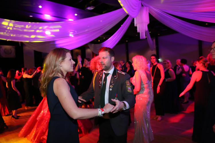 Partystimmung in Gifhorns Stadthalle: KURT zeigt Euch die schönsten Fotos vom Apfelsinenball
