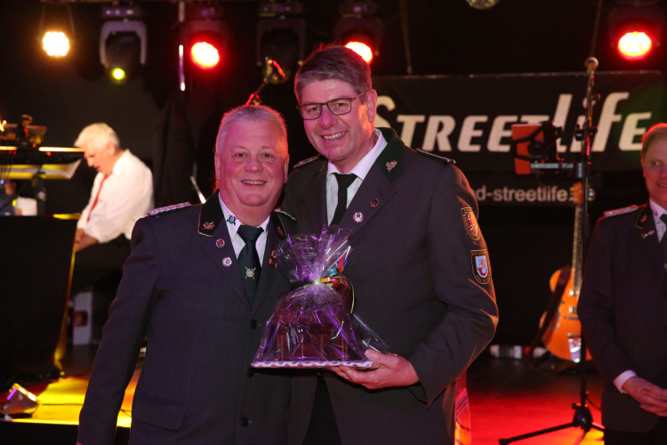 Partystimmung in Gifhorns Stadthalle: KURT zeigt Euch die schönsten Fotos vom Apfelsinenball