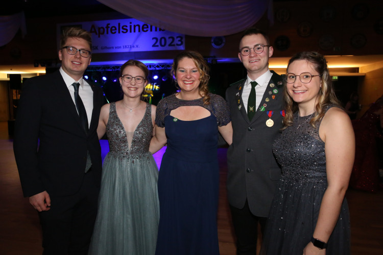 Partystimmung in Gifhorns Stadthalle: KURT zeigt Euch die schönsten Fotos vom Apfelsinenball
