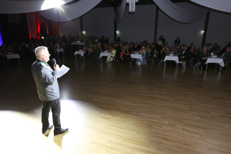 Partystimmung in Gifhorns Stadthalle: KURT zeigt Euch die schönsten Fotos vom Apfelsinenball