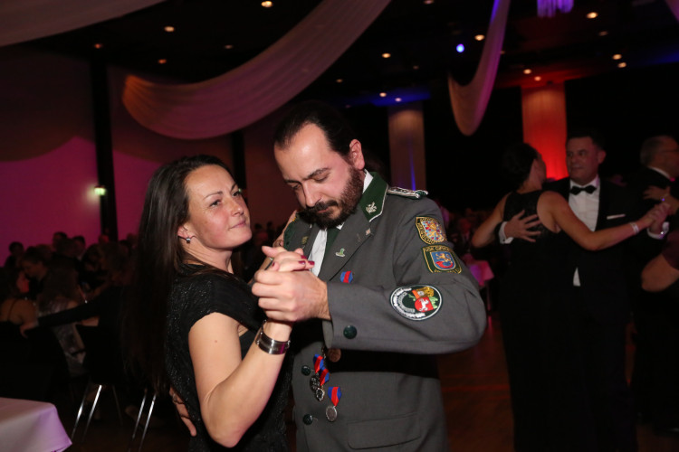 Partystimmung in Gifhorns Stadthalle: KURT zeigt Euch die schönsten Fotos vom Apfelsinenball
