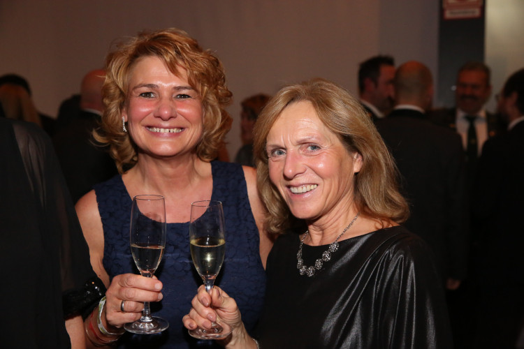 Partystimmung in Gifhorns Stadthalle: KURT zeigt Euch die schönsten Fotos vom Apfelsinenball