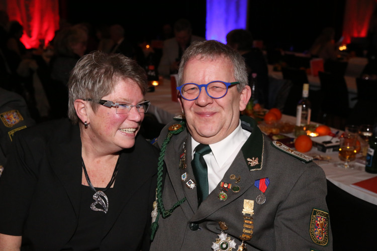 Partystimmung in Gifhorns Stadthalle: KURT zeigt Euch die schönsten Fotos vom Apfelsinenball