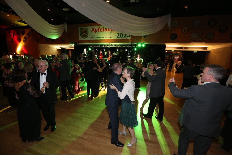 Partystimmung in Gifhorns Stadthalle: KURT zeigt Euch die schönsten Fotos vom Apfelsinenball