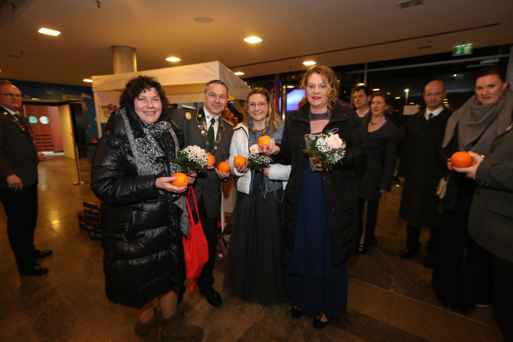 Partystimmung in Gifhorns Stadthalle: KURT zeigt Euch die schönsten Fotos vom Apfelsinenball