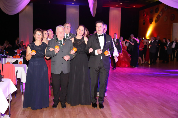 Partystimmung in Gifhorns Stadthalle: KURT zeigt Euch die schönsten Fotos vom Apfelsinenball