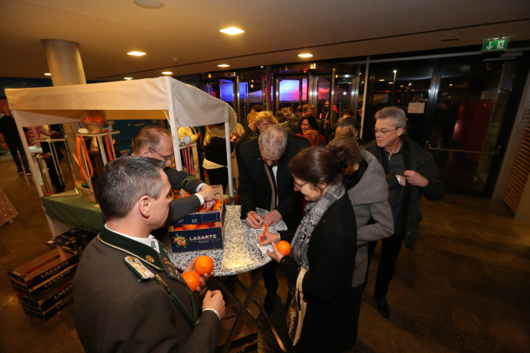 Partystimmung in Gifhorns Stadthalle: KURT zeigt Euch die schönsten Fotos vom Apfelsinenball
