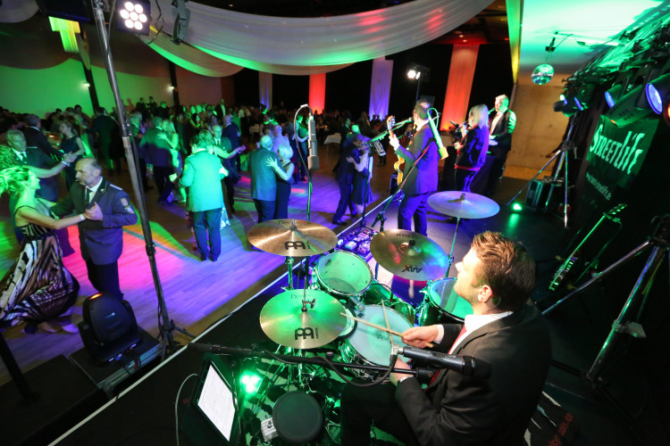 Partystimmung in Gifhorns Stadthalle: KURT zeigt Euch die schönsten Fotos vom Apfelsinenball