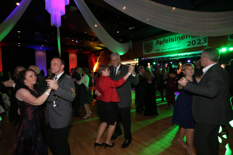 Partystimmung in Gifhorns Stadthalle: KURT zeigt Euch die schönsten Fotos vom Apfelsinenball