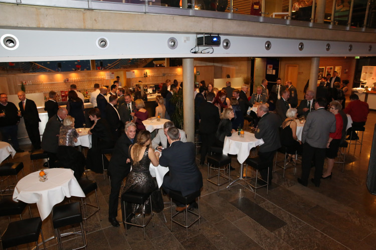 Partystimmung in Gifhorns Stadthalle: KURT zeigt Euch die schönsten Fotos vom Apfelsinenball