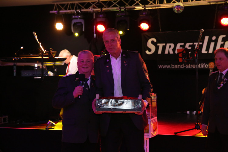 Partystimmung in Gifhorns Stadthalle: KURT zeigt Euch die schönsten Fotos vom Apfelsinenball