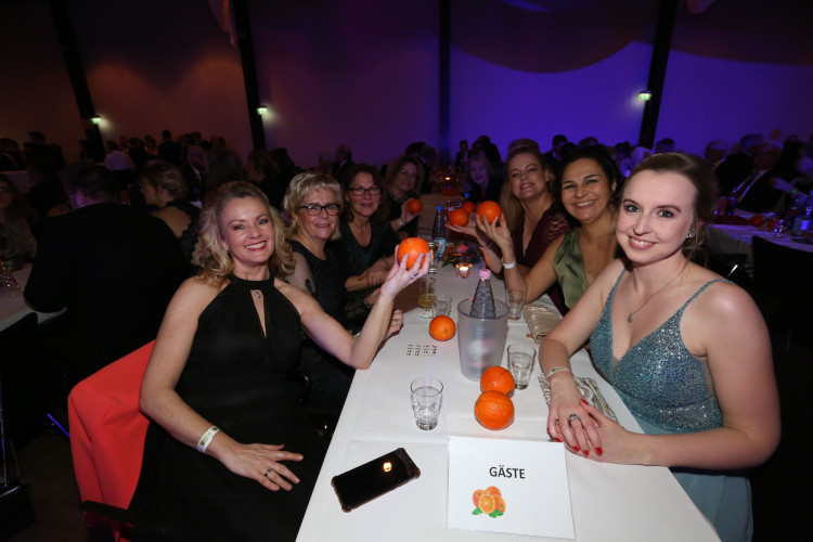 Partystimmung in Gifhorns Stadthalle: KURT zeigt Euch die schönsten Fotos vom Apfelsinenball