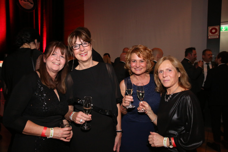 Partystimmung in Gifhorns Stadthalle: KURT zeigt Euch die schönsten Fotos vom Apfelsinenball