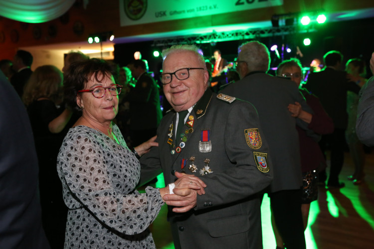 Partystimmung in Gifhorns Stadthalle: KURT zeigt Euch die schönsten Fotos vom Apfelsinenball