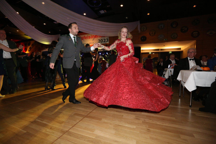 Partystimmung in Gifhorns Stadthalle: KURT zeigt Euch die schönsten Fotos vom Apfelsinenball