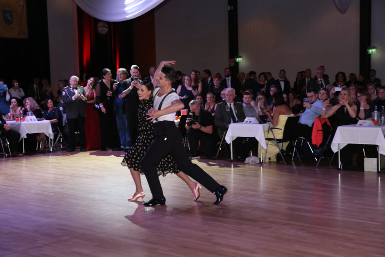 Partystimmung in Gifhorns Stadthalle: KURT zeigt Euch die schönsten Fotos vom Apfelsinenball