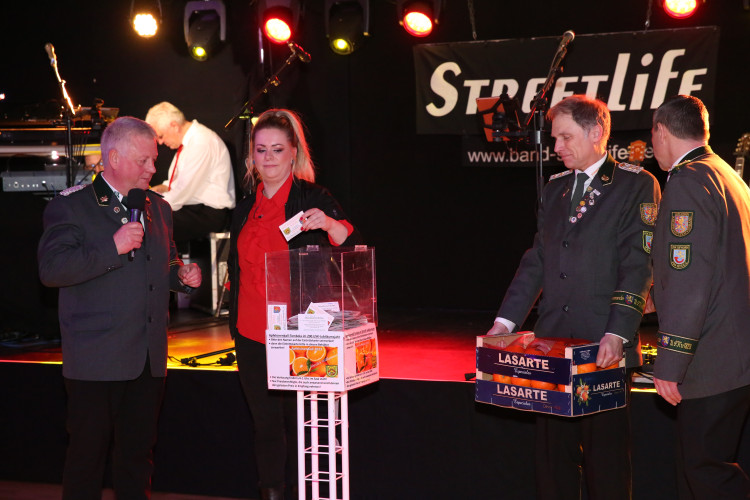 Partystimmung in Gifhorns Stadthalle: KURT zeigt Euch die schönsten Fotos vom Apfelsinenball