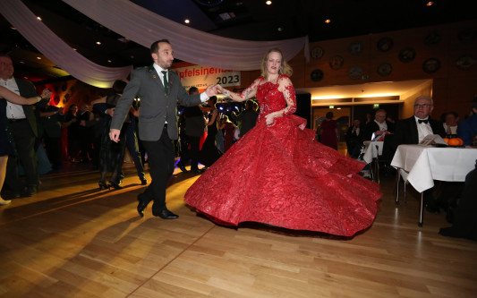 Partystimmung in Gifhorns Stadthalle: KURT zeigt Euch die schönsten Fotos vom Apfelsinenball