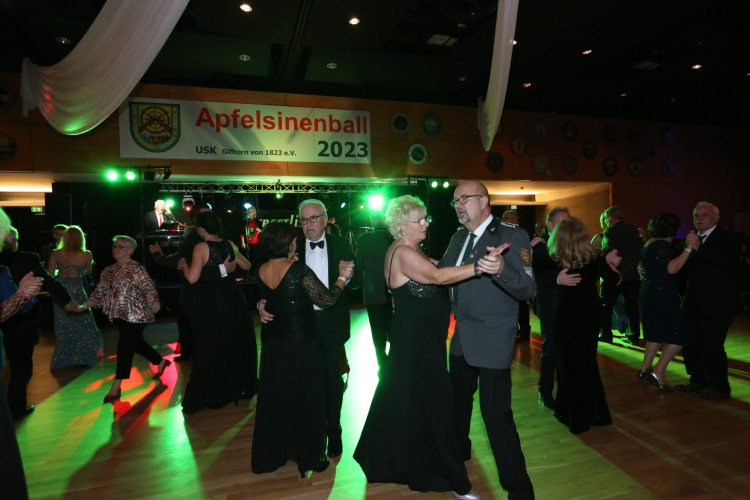 Partystimmung in Gifhorns Stadthalle: KURT zeigt Euch die schönsten Fotos vom Apfelsinenball
