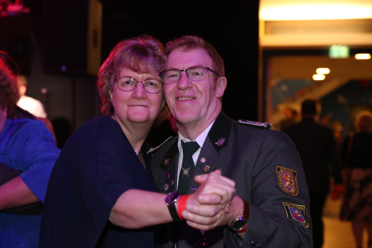 Partystimmung in Gifhorns Stadthalle: KURT zeigt Euch die schönsten Fotos vom Apfelsinenball