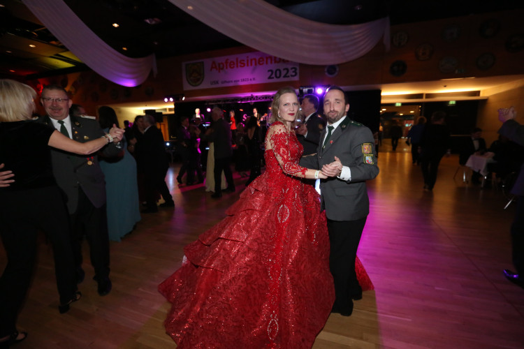 Partystimmung in Gifhorns Stadthalle: KURT zeigt Euch die schönsten Fotos vom Apfelsinenball