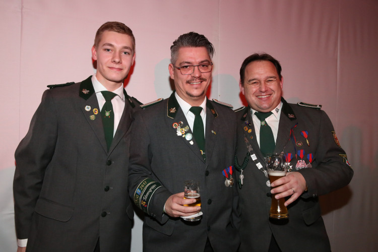 Partystimmung in Gifhorns Stadthalle: KURT zeigt Euch die schönsten Fotos vom Apfelsinenball