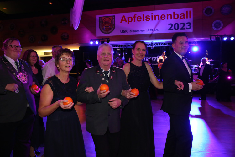 Partystimmung in Gifhorns Stadthalle: KURT zeigt Euch die schönsten Fotos vom Apfelsinenball
