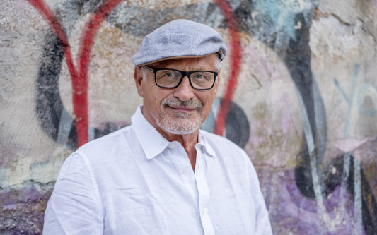 Poesie und Musik mit Cello und Klavier: Das Konstantin Wecker Trio kommt nach Gifhorn – KURT verlost Tickets