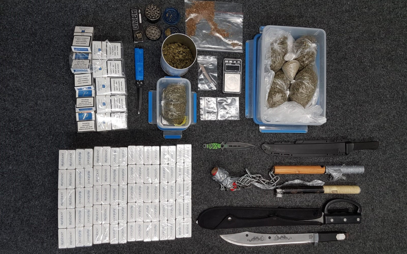 Polizei stellt Drogen sowie Hieb- und Stichwaffen in der Gifhorner Südstadt sicher