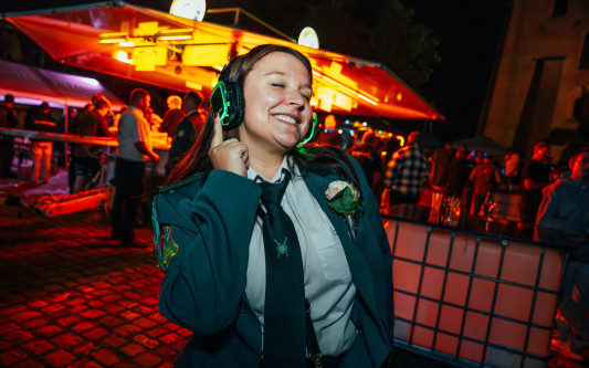 Pssst, weitertanzen: Auf dem Sommerfest Wittingen startet ab 24 Uhr die Kopfhörerdisko